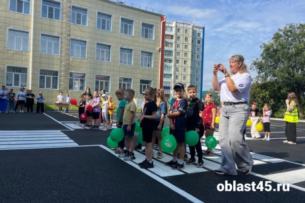 В Кургане открыли эксклюзивную площадку для изучения ПДД В Кургане открыли эксклюзивную площадку для изучения ПДД