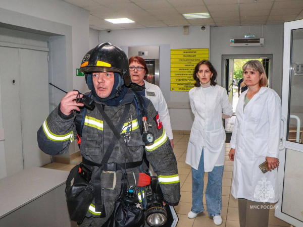 Пожарные «эвакуировали» курганца с операционного стола Пожарные «эвакуировали» курганца с операционного стола