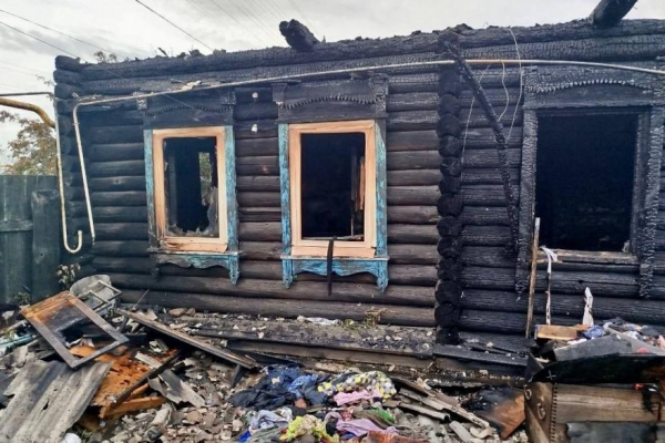 В Зауралье сиротам помогут после пожара, унесшего жизни родителей и одного ребёнка 