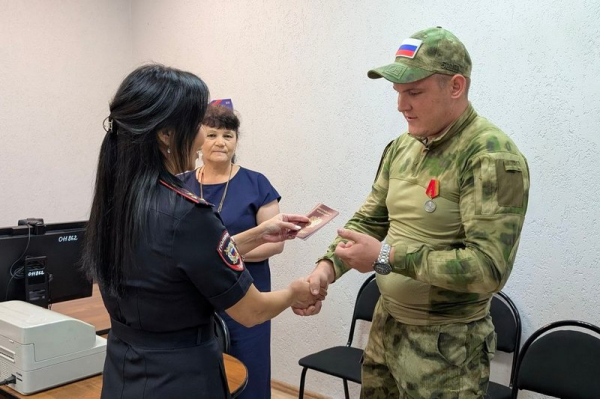 Иностранец получил российский паспорт в Кургане после службы по контракту