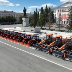 
											Губернатор Вадим Шумков оценил новую дорожную технику, которую передали АО &laquo;Варгашинское ДРСП&raquo; 									