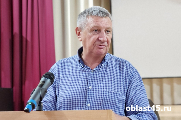 Прямой диалог без купюр: курганский сенатор Муратов пообщался с половинцами Прямой диалог без купюр: курганский сенатор Муратов пообщался с половинцами