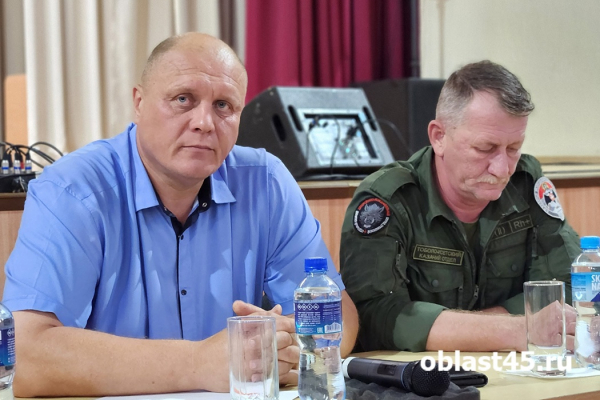 Прямой диалог без купюр: курганский сенатор Муратов пообщался с половинцами Прямой диалог без купюр: курганский сенатор Муратов пообщался с половинцами