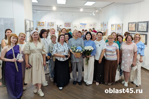 &laquo;Кугуа - горький плод&raquo;: художник из Китая познакомил со своим творчеством курганцев