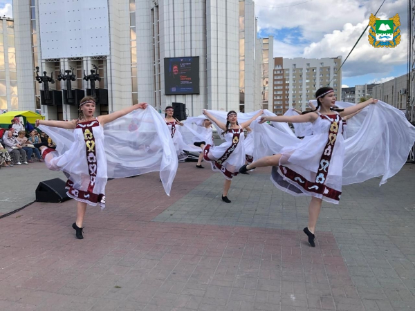 Ярмаркой и хлебным праздником в Кургане завершился фестиваль &laquo;Три Спаса&raquo; 