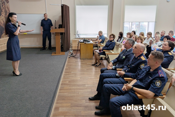 От протокола до ноты: творческая бригада СКР выступила для курганских ветеранов
