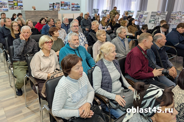 Полувековая история сквозь объектив: в Кургане открылась выставка Анатолия Артамонова