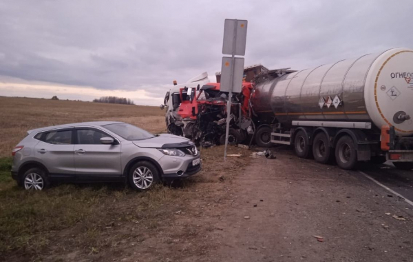 На зауральской трассе произошло ДТП с участием четырёх автомобилей На зауральской трассе произошло ДТП с участием четырёх автомобилей