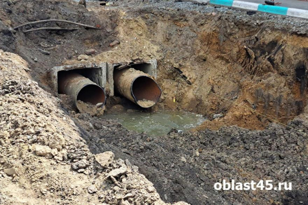В Кургане на тепломагистрали в Заозерном вновь обнаружили дефект