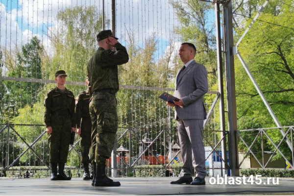 Первокурсники Курганского госуниверситета встретили учебный год в Центральном парке Первокурсники Курганского госуниверситета встретили учебный год в Центральном парке