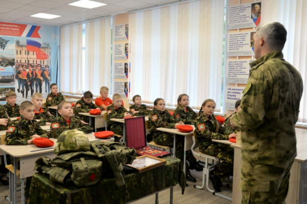 В День солидарности в борьбе с терроризмом росгвардейцы провели уроки мужества для курганских школьников