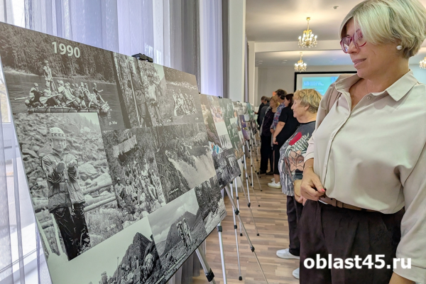 Полувековая история сквозь объектив: в Кургане открылась выставка Анатолия Артамонова