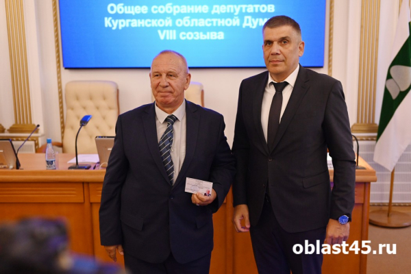Депутаты Курганской областной думы получили удостоверения Депутаты Курганской областной думы получили удостоверения
