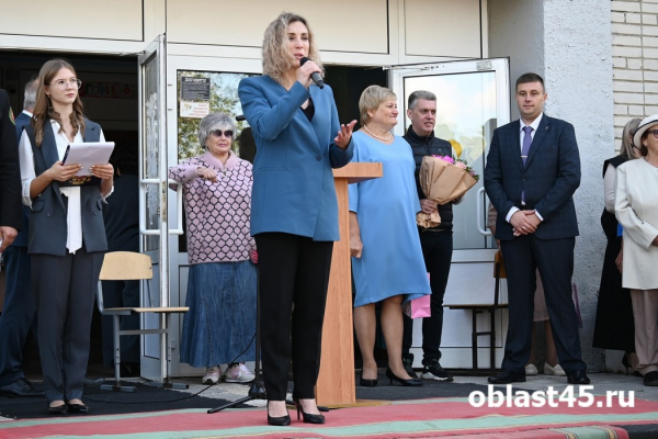 Более 9 тысяч ребят в Курганской области стали первоклассниками