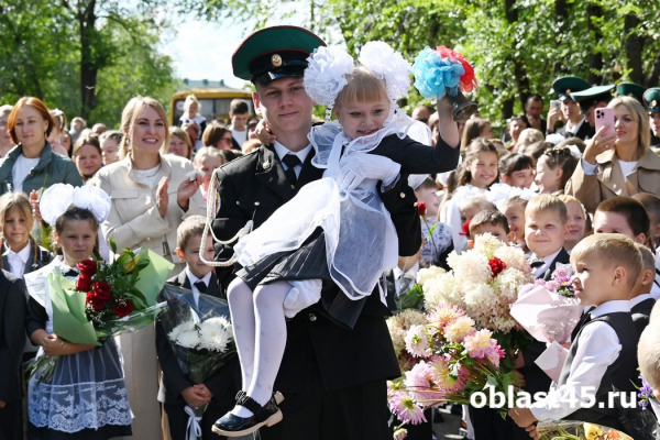 Более 9 тысяч ребят в Курганской области стали первоклассниками