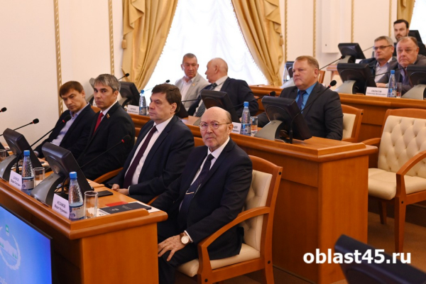 Депутаты Курганской областной думы получили удостоверения Депутаты Курганской областной думы получили удостоверения