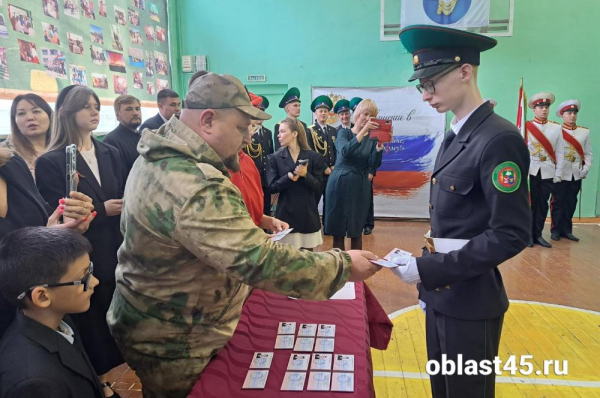 В школе Кургана впервые за 29 лет в кадеты посвятили девочек