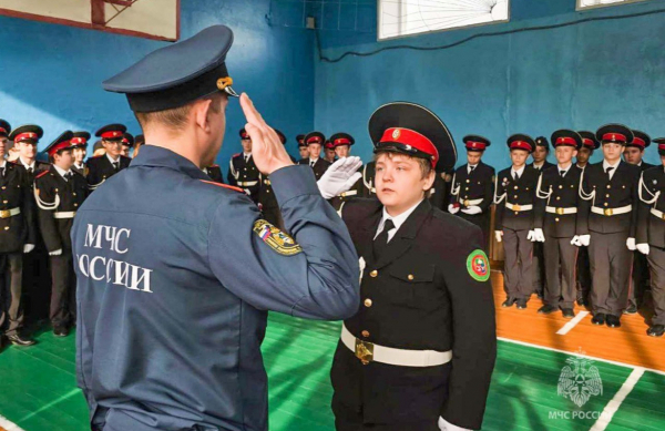 В Кургане присягу приняли кадеты МЧС В Кургане присягу приняли кадеты МЧС