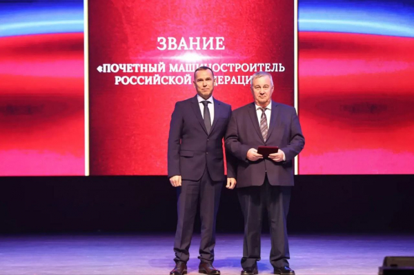 Губернатор наградил лучших машиностроителей Курганской области