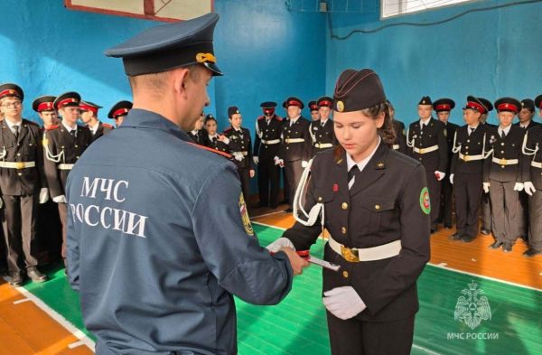 В Кургане присягу приняли кадеты МЧС В Кургане присягу приняли кадеты МЧС