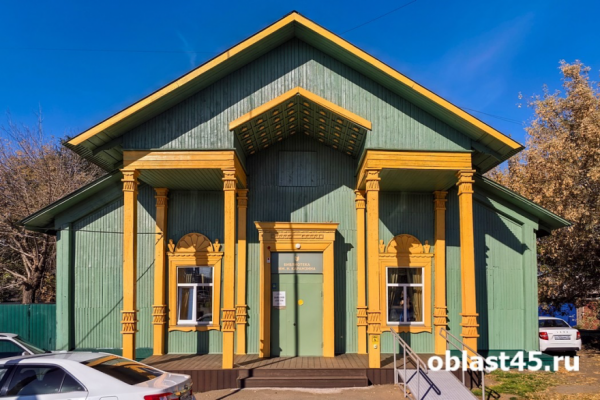 В Кургане жители Северного теперь читают книги в усадьбе В Кургане жители Северного теперь читают книги в усадьбе