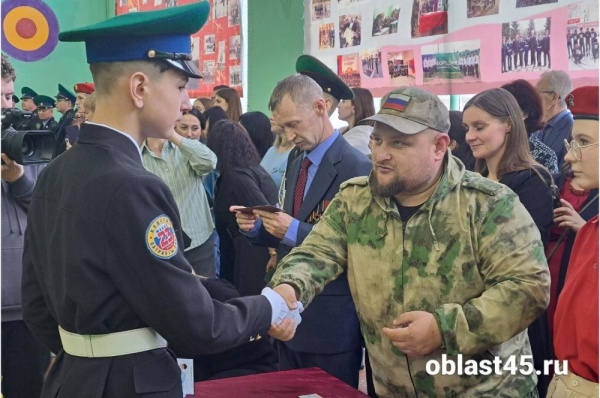 В школе Кургана впервые за 29 лет в кадеты посвятили девочек