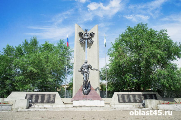 За пляски на мемориале жительница Кургана может сесть на три года