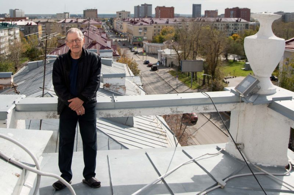 Курганский художник Станислав Кежов отмечает день рождения Курганский художник Станислав Кежов отмечает день рождения