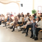 В перинатальном центре врачи и медсестры встретились с бывшими пациентами, родившимися раньше срока
В перинатальном центре врачи и медсестры встретились с бывшими пациентами, родившимися раньше срока
