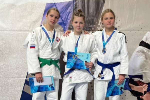 Дзюдоистки из Кургана вернулись с победой с межрегиональных соревнований Дзюдоистки из Кургана вернулись с победой с межрегиональных соревнований