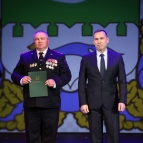 Губернатор Вадим Шумков вручил ключи от служебных машин и квартир сотрудникам органов внутренних дел Курганской области
Губернатор Вадим Шумков вручил ключи от служебных машин и квартир сотрудникам органов внутренних дел Курганской области