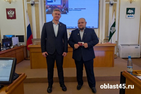 4 новых депутата Курганской областной думы получили удостоверения 4 новых депутата Курганской областной думы получили удостоверения