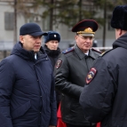 Губернатор Вадим Шумков вручил ключи от служебных машин и квартир сотрудникам органов внутренних дел Курганской области
Губернатор Вадим Шумков вручил ключи от служебных машин и квартир сотрудникам органов внутренних дел Курганской области
