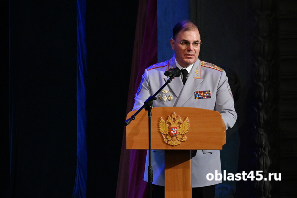 17 автомобилей и 6 квартир: курганские полицейские получили подарки 17 автомобилей и 6 квартир: курганские полицейские получили подарки