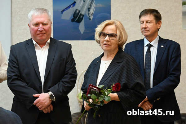 Лидерам оборонки России с «Курганприбора» вручили почетные награды Лидерам оборонки России с «Курганприбора» вручили почетные награды