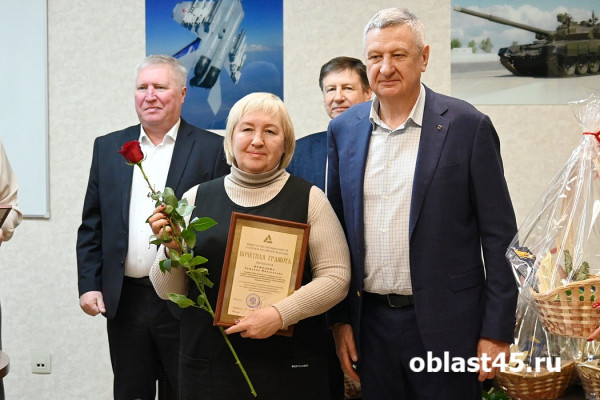 Лидерам оборонки России с «Курганприбора» вручили почетные награды Лидерам оборонки России с «Курганприбора» вручили почетные награды