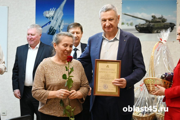Лидерам оборонки России с «Курганприбора» вручили почетные награды Лидерам оборонки России с «Курганприбора» вручили почетные награды