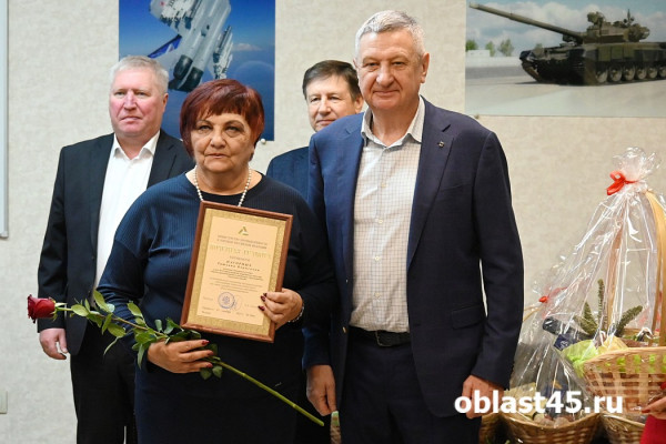Лидерам оборонки России с «Курганприбора» вручили почетные награды Лидерам оборонки России с «Курганприбора» вручили почетные награды