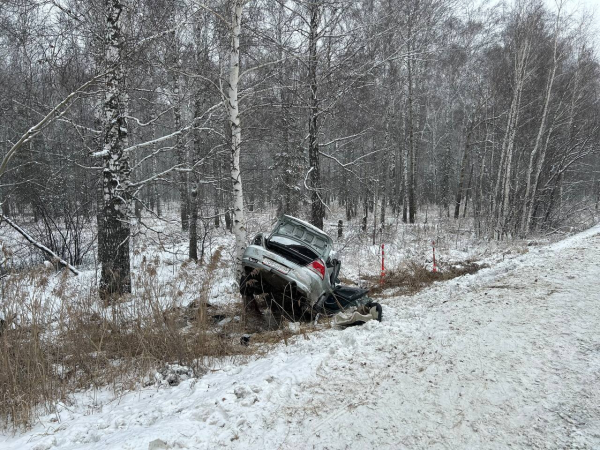 На тюменской трассе погибла водитель из Зауралья, её муж и дочь в больнице