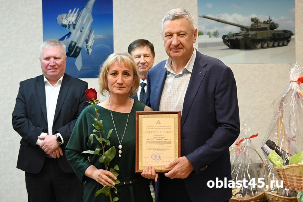 Лидерам оборонки России с «Курганприбора» вручили почетные награды Лидерам оборонки России с «Курганприбора» вручили почетные награды