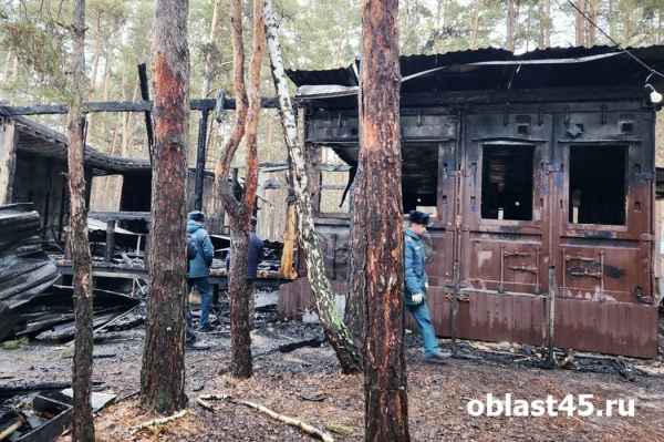 В Кургане ущерб от пожара на базе отдыха «Стрелец» оценили в 10-12 млн рублей В Кургане ущерб от пожара на базе отдыха «Стрелец» оценили в 10-12 млн рублей