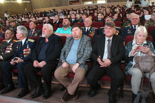 В Культурном центре «Курган» прошла торжественная программа «Герои Отечества — сыны великой страны» В Культурном центре «Курган» прошла торжественная программа «Герои Отечества — сыны великой страны»