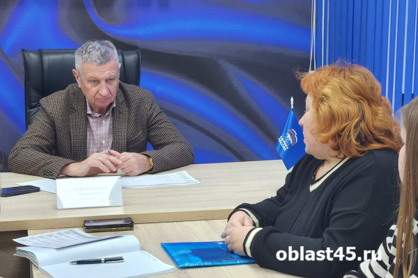 &laquo;Чтобы вместе преодолеть&raquo;: курганский сенатор Муратов провёл приём зауральцев