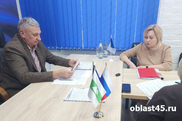&laquo;Чтобы вместе преодолеть&raquo;: курганский сенатор Муратов провёл приём зауральцев
