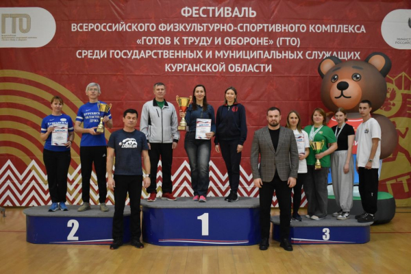 В Кургане чиновники выясняли, кто из них быстрее, выше, сильнее В Кургане чиновники выясняли, кто из них быстрее, выше, сильнее