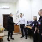 Подарки от губернатора Вадима Шумкова получили сотрудники экстренных служб, которые встретят новогоднюю ночь на дежурстве
Подарки от губернатора Вадима Шумкова получили сотрудники экстренных служб, которые встретят новогоднюю ночь на дежурстве