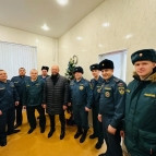 Подарки от губернатора Вадима Шумкова получили сотрудники экстренных служб, которые встретят новогоднюю ночь на дежурстве
Подарки от губернатора Вадима Шумкова получили сотрудники экстренных служб, которые встретят новогоднюю ночь на дежурстве