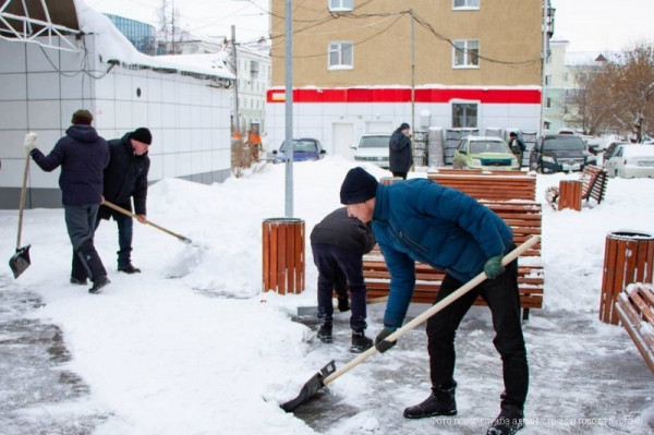 Сегодня по инициативе главы города Кургана на очистку территорий от снега привлечены дополнительные ресурсы