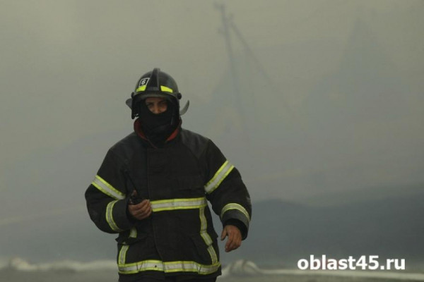 В Кургане пожар в ангаре с газовыми баллонами мог произойти из-за электросети В Кургане пожар в ангаре с газовыми баллонами мог произойти из-за электросети