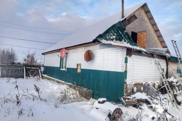 В Курганской области загорелся дом, в котором проживала семья с тремя детьми В Курганской области загорелся дом, в котором проживала семья с тремя детьми